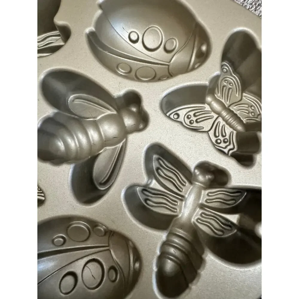 Nordic Ware Williams Sonoma Backyard Bugs Gold Aluminum Baking Pan